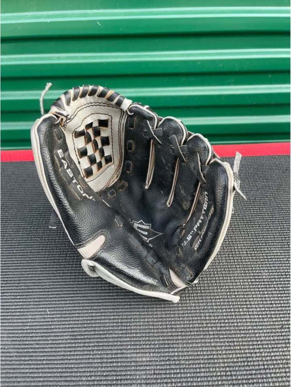 Easton EKP9500 9.5" Youth T-Ball Baseball Glove RHT
